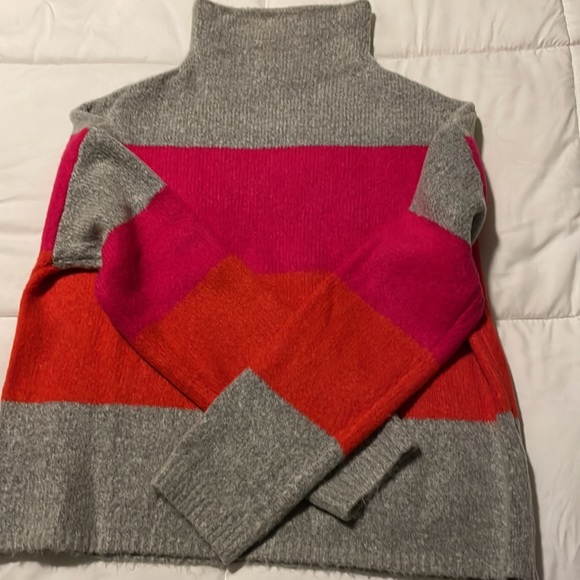 Fun and cozy quality sweater - Picture 2 of 6
